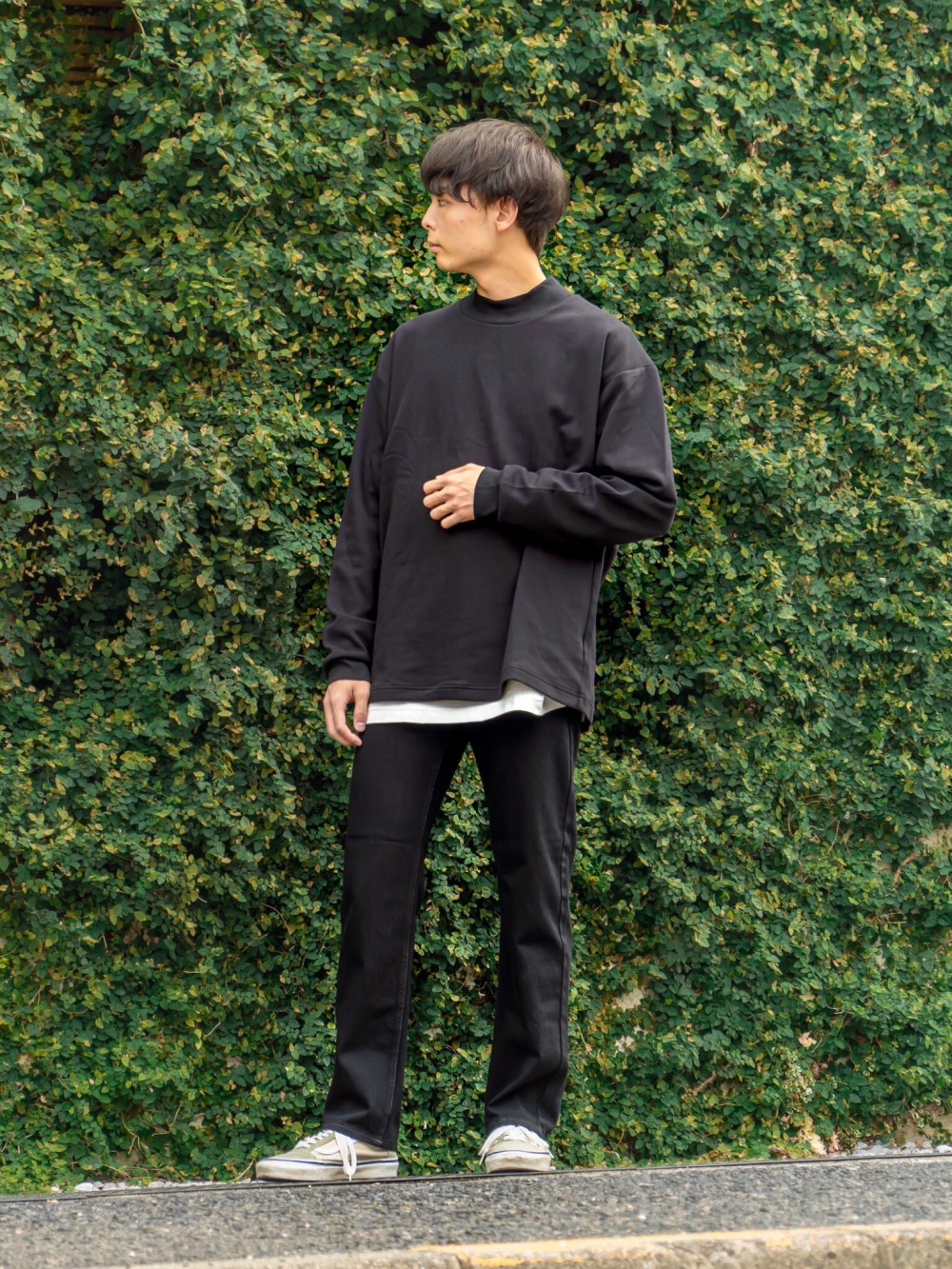 CULLNI】別注ロゴ刺繍モックネックプルオーバートレーナー ブラック