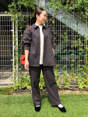 すみれ　UNIQLO ジャージースーツ上下（ブラック）とホワイトシャツ3点 ユニクロ公式 | ブラッシュドジャージーシャツジャケット