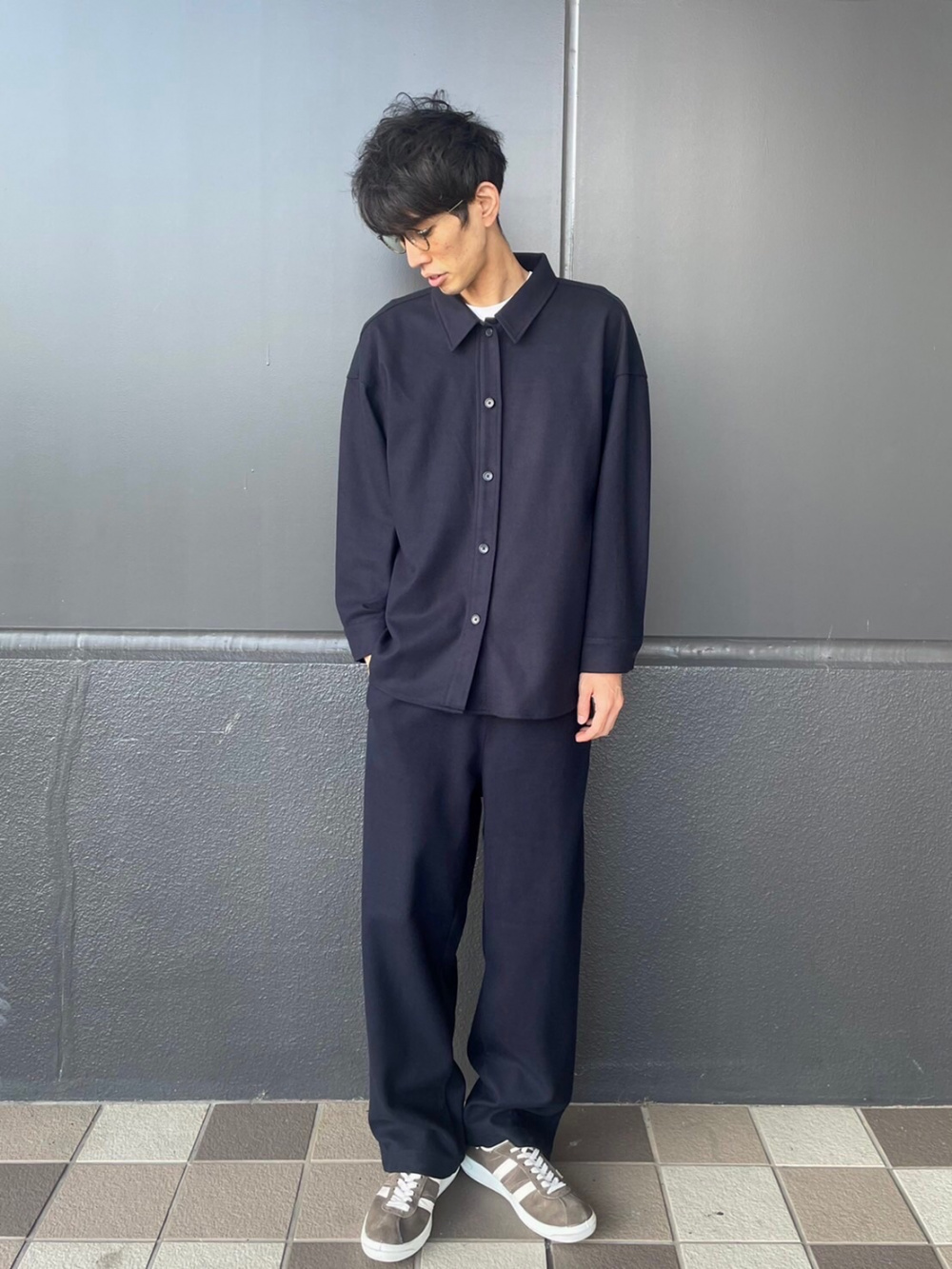 ブラッシュドジャージーシャツジャケット ブラッシュドジャージーストレートパンツ 丈標準68 70cm の着用コーディネート ユニクロ