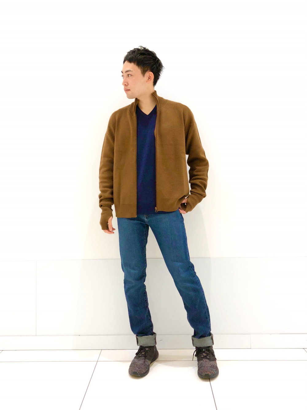 コンフォート2bジャケット 袖丈着丈標準 エクストラファインメリノ Vネックセーター 長袖 21年モデル の着用コーディネート ユニクロ