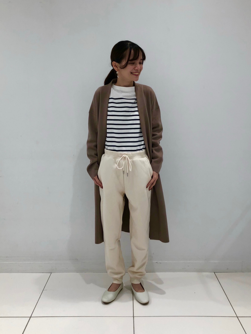 スウェットパンツ、シアーシャツ（長袖）」の着用コーディネート