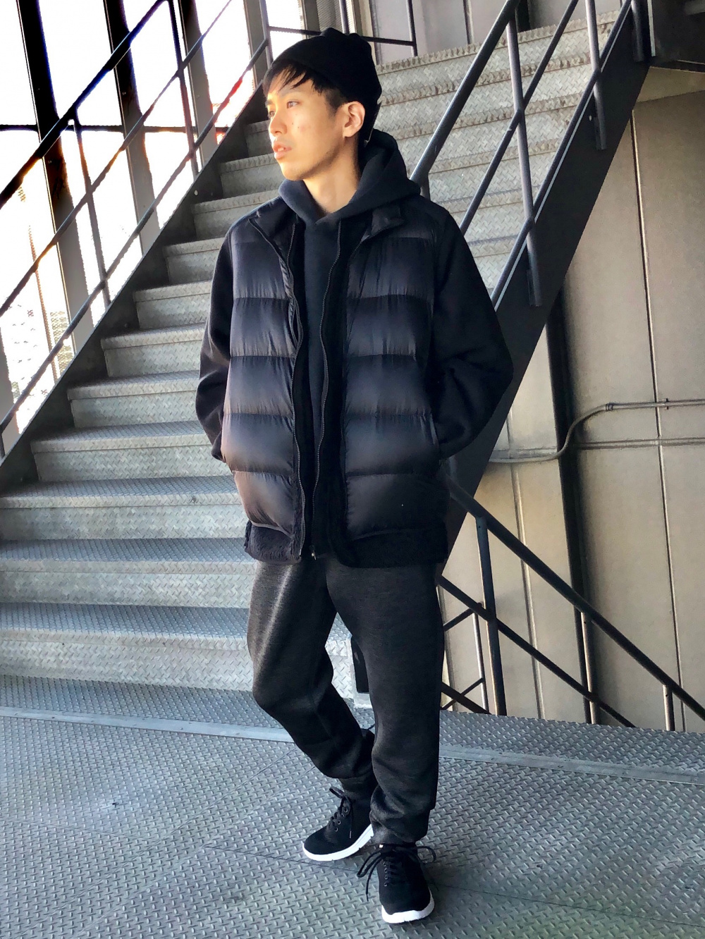 ローゲージリブクルーセーター 長袖 ウルトラライトダウンベスト の着用コーディネート ユニクロ