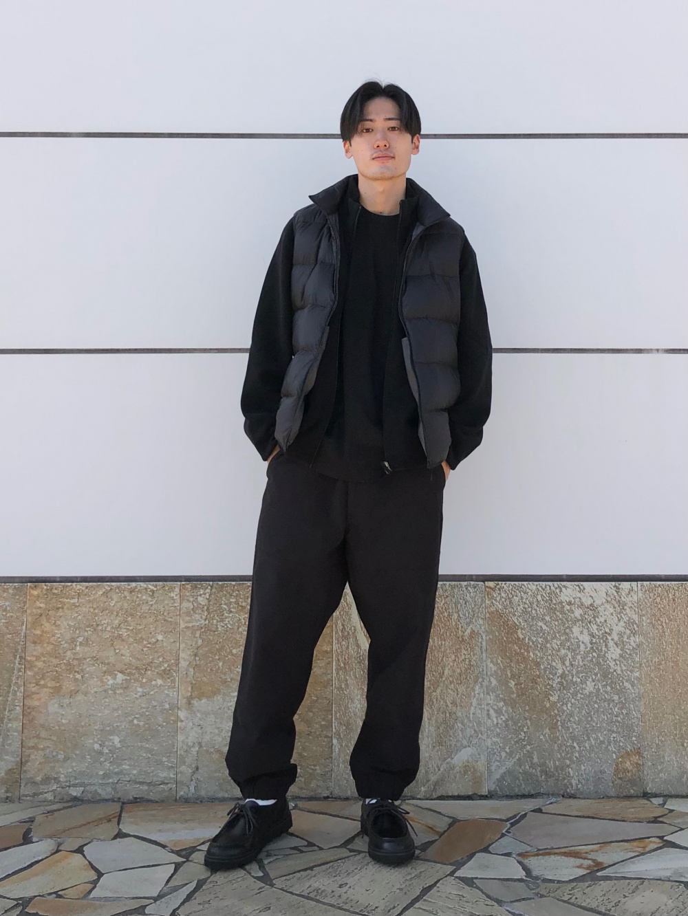 ウルトラライトダウンベスト リネンコットンスタンドカラーシャツ 半袖 の着用コーディネート ユニクロ