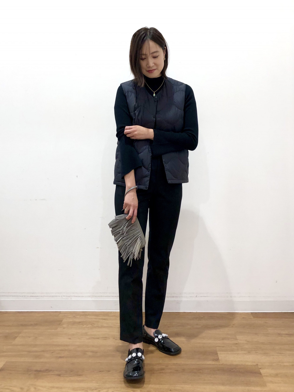 ウルトラライトダウンコンパクトベスト（ウェーブキルト）」の着用