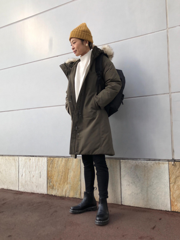 美品　ウルトラウォームハイブリッドダウンロングコート ウルトラウォームハイブリッドダウンロングコート」の着用