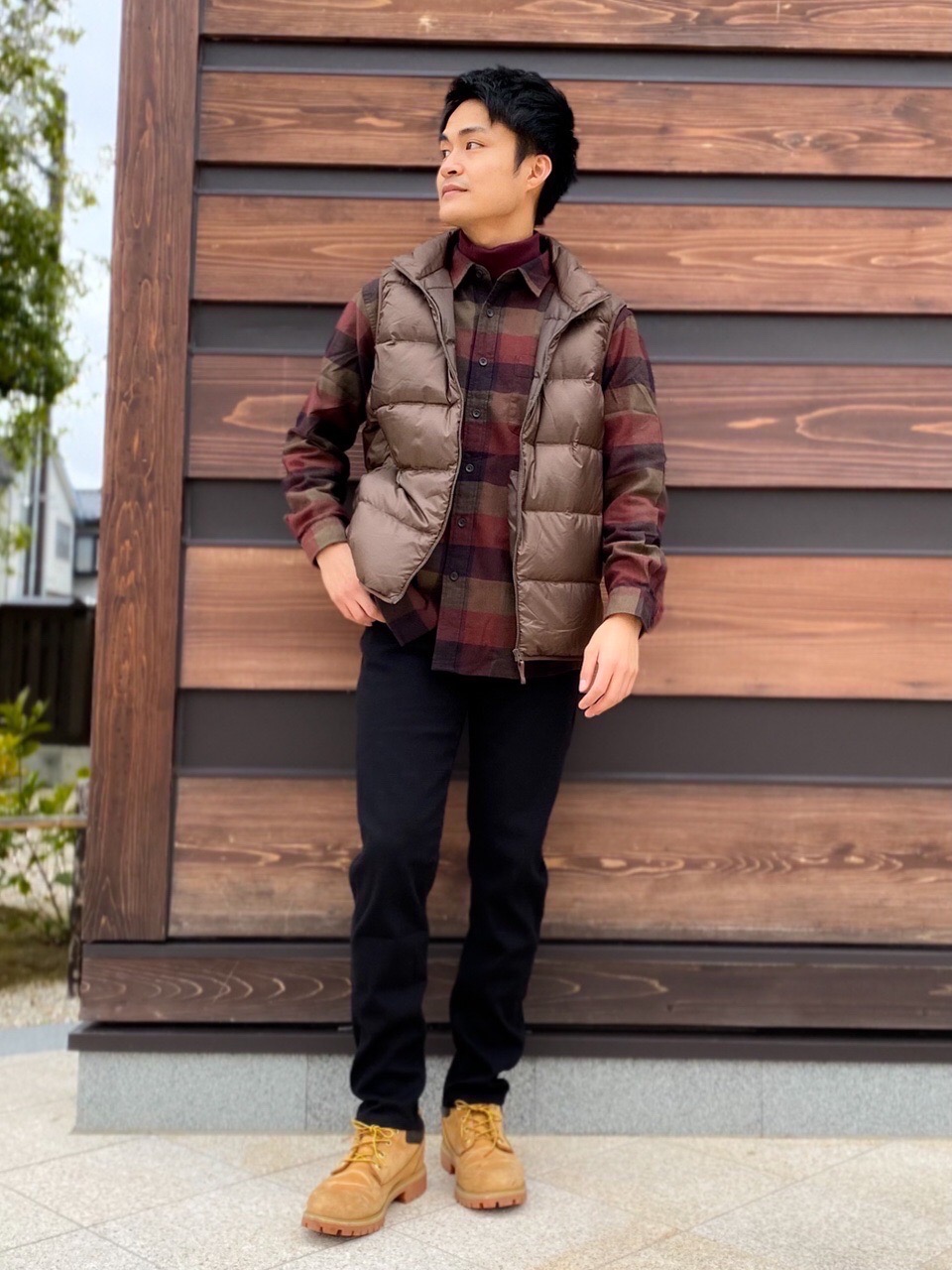ウルトラライトダウンベスト フランネルチェックシャツ 長袖 の着用コーディネート ユニクロ