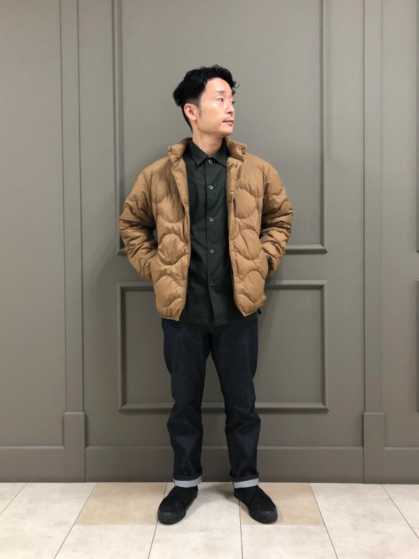 ウルトラライトダウンウェーブキルトジャケット（メンズ）の着用