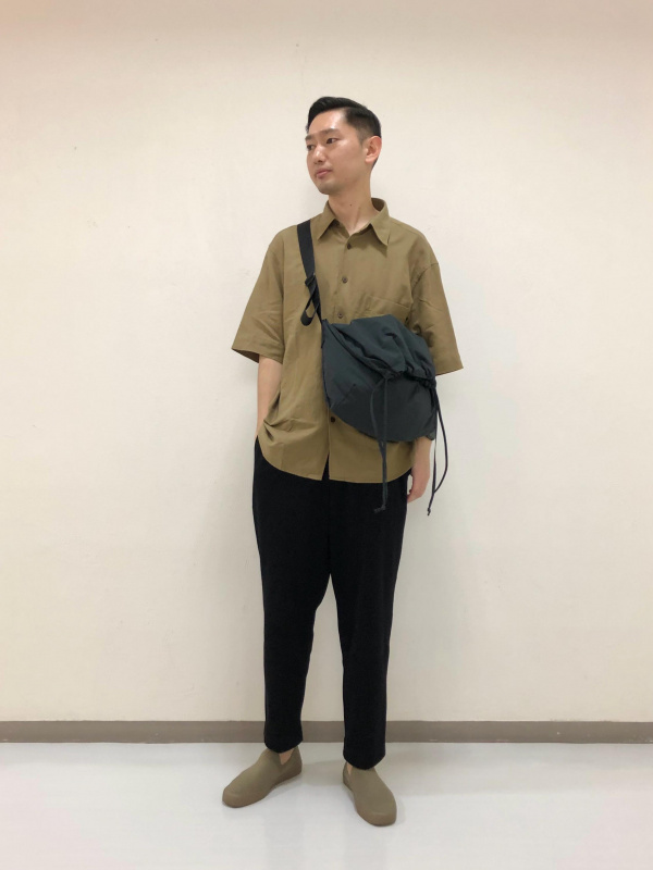 お買得】 【新品・未使用】UNIQLO U ドローストリングショルダーバッグ ...