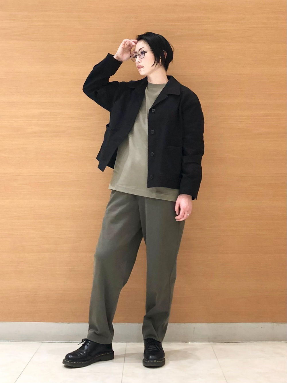 フレンチリブカーディガン、フレンチリブパンツ」の着用