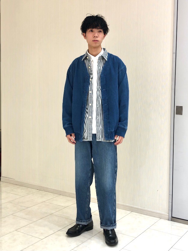 インディゴカーディガン 長袖 デニムシャツ ボタンダウンカラー 長袖 の着用コーディネート ユニクロ