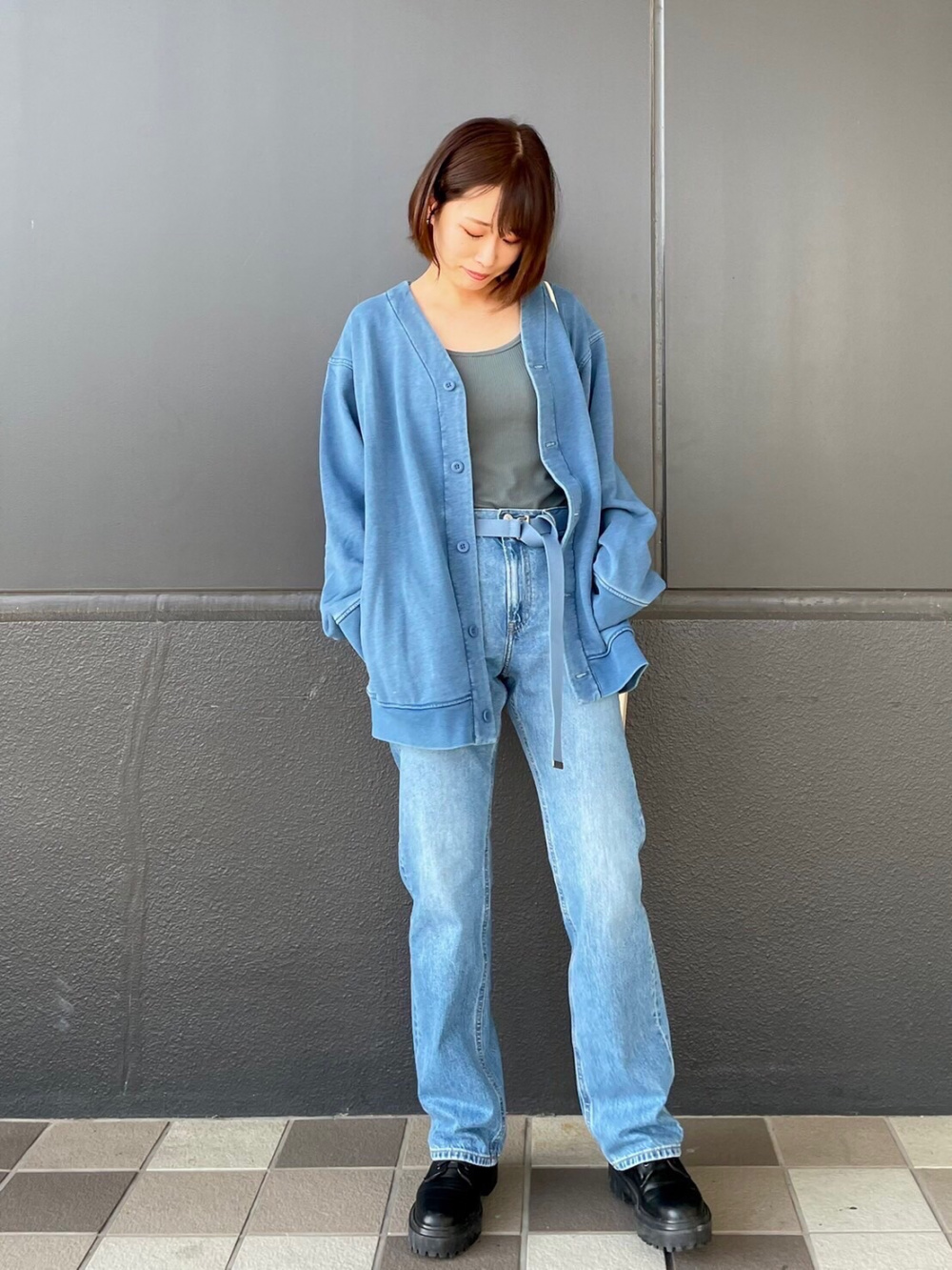 ボーダーボートネックワンピース 長袖 インディゴカーディガン 長袖 の着用コーディネート ユニクロ