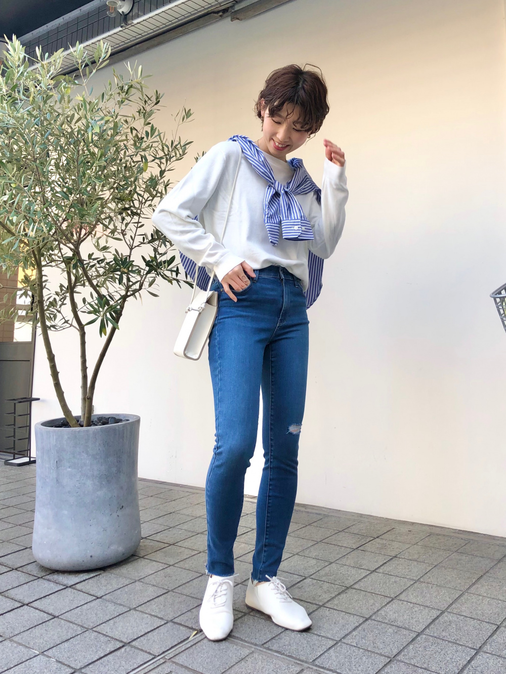 アンディ ウォーホル Ut 半袖 レギュラーフィット コットンストライプロングシャツ 長袖 の着用コーディネート ユニクロ