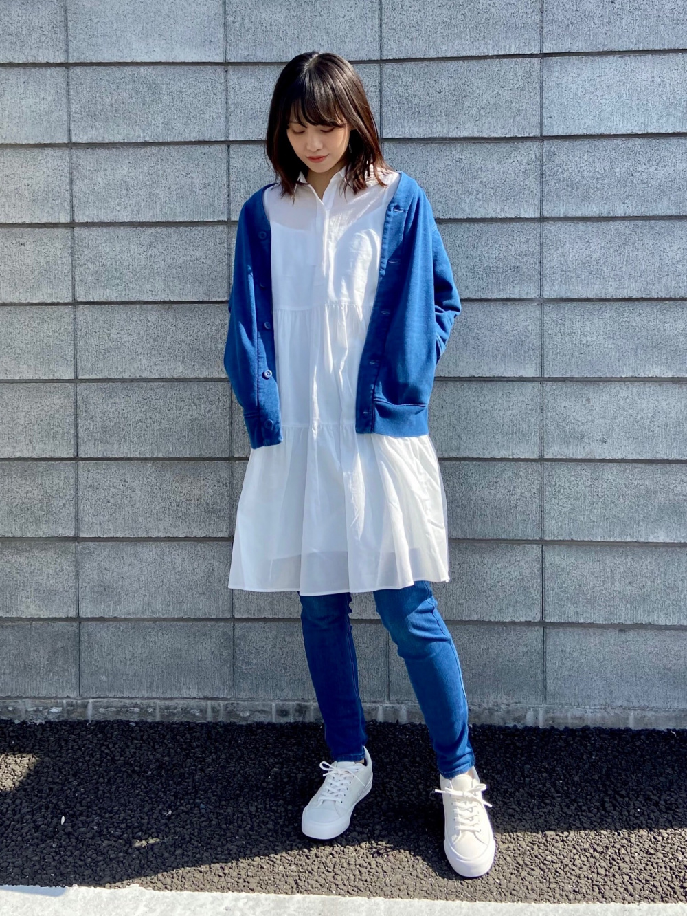 コットンギャザーロングシャツワンピース 長袖 ウルトラストレッチハイライズデニムレギンスパンツ 丈標準69 71cm の着用コーディネート ユニクロ