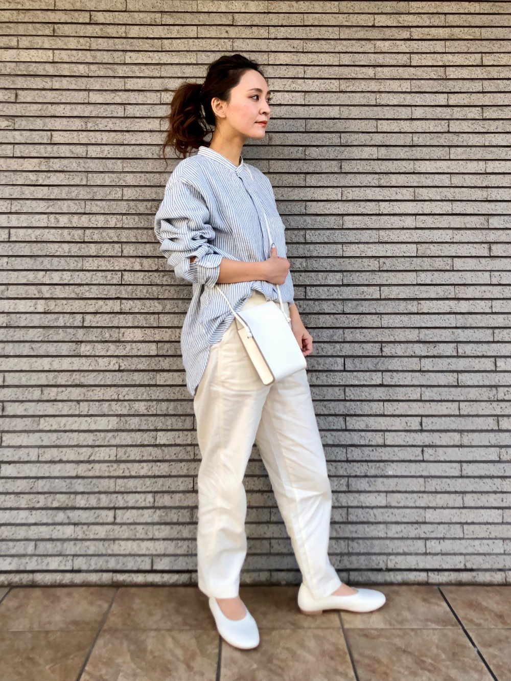 プレミアムリネンスタンドカラーストライプシャツ 長袖 リネンコットンテーパードパンツ 丈標準63 65cm の着用コーディネート ユニクロ