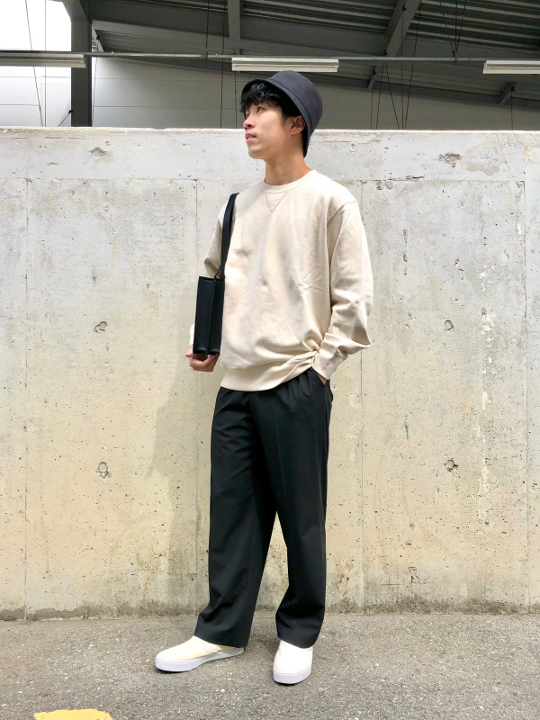 ウォッシャブルvネックベスト コットンロングシャツ 長袖 の着用コーディネート ユニクロ