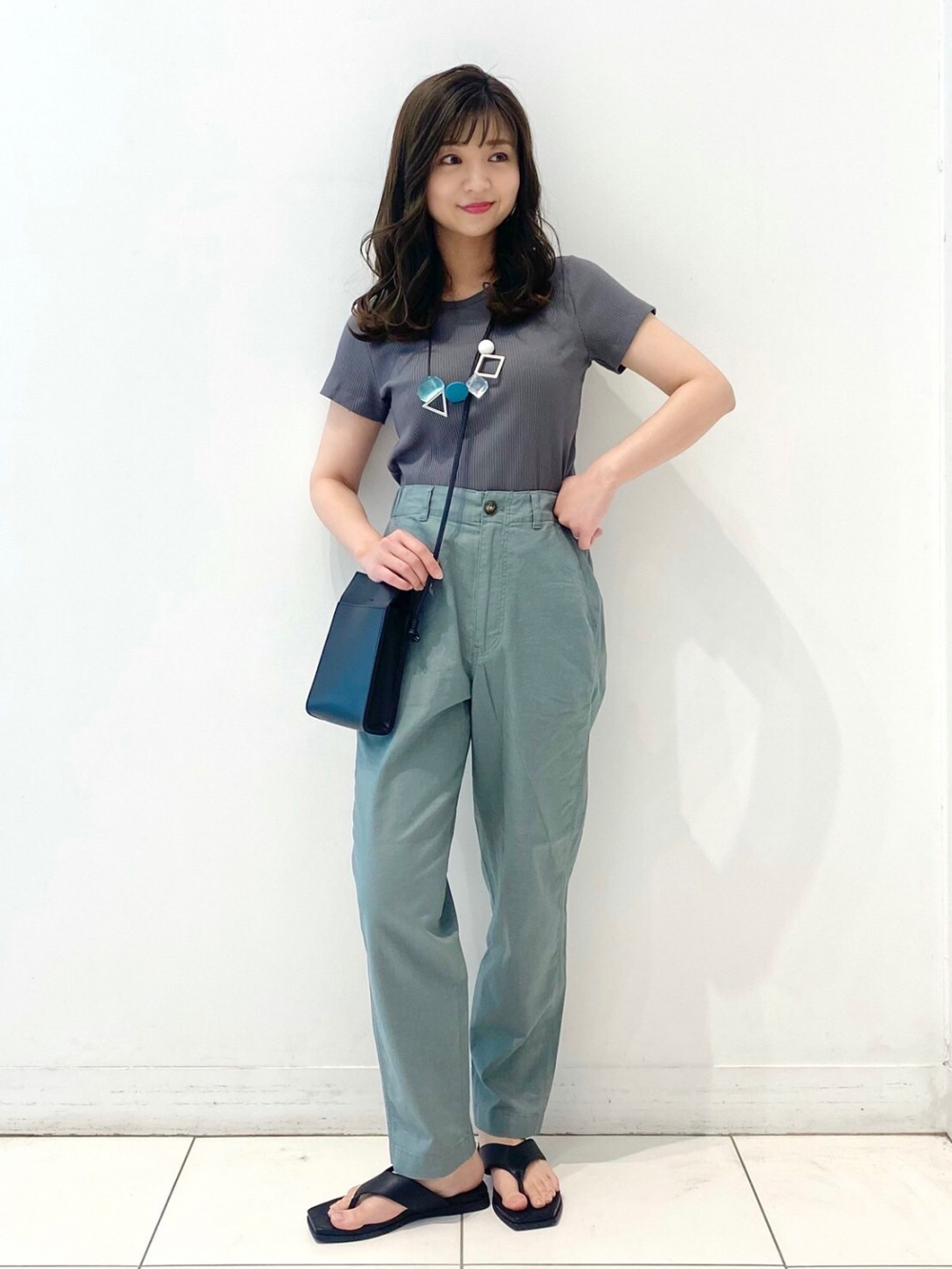 リブクロップドT（半袖）、リネンコットンテーパードパンツ（丈標準63 