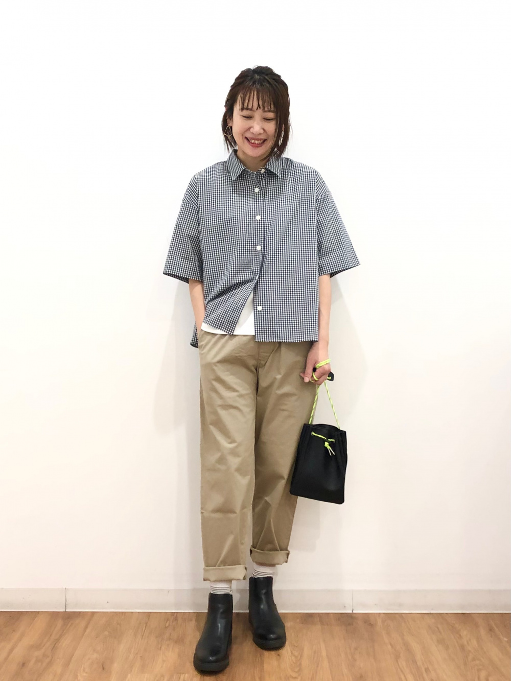 ウォッシャブルクルーネックベスト イージーリラックスアンクルパンツ の着用コーディネート ユニクロ