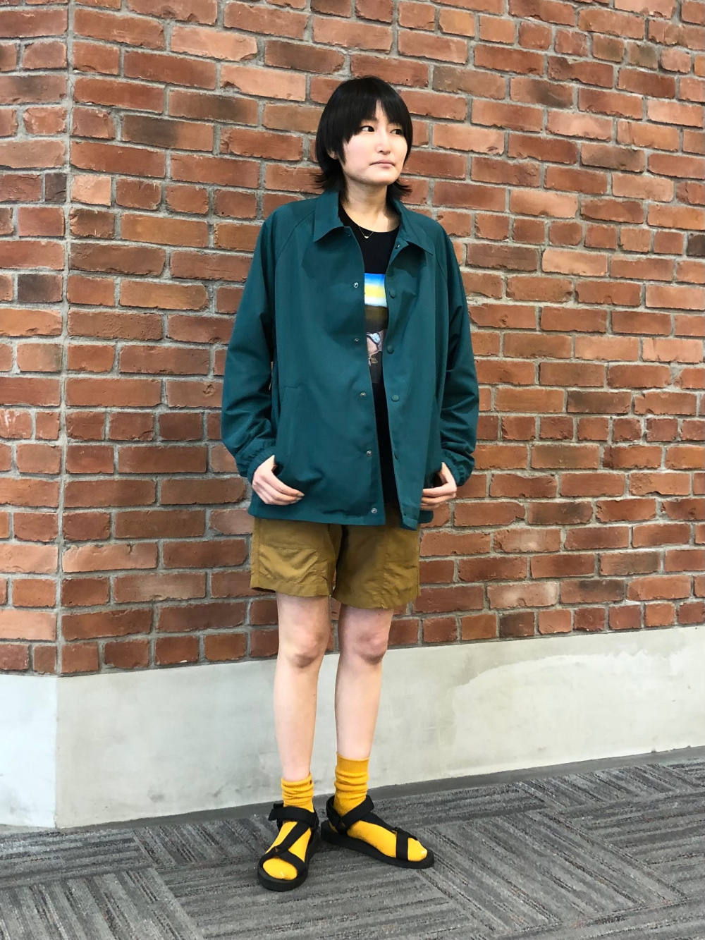 最近緑きてないな〜と思って メンズシャツを引っ張り出してきた