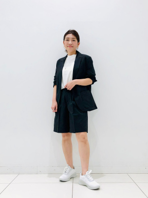 美品 ユニクロ セオリー 感動タックイージーショートパンツ ブラック S 最安値】ユニクロ × セオリー 感動タックイージーショートパンツ