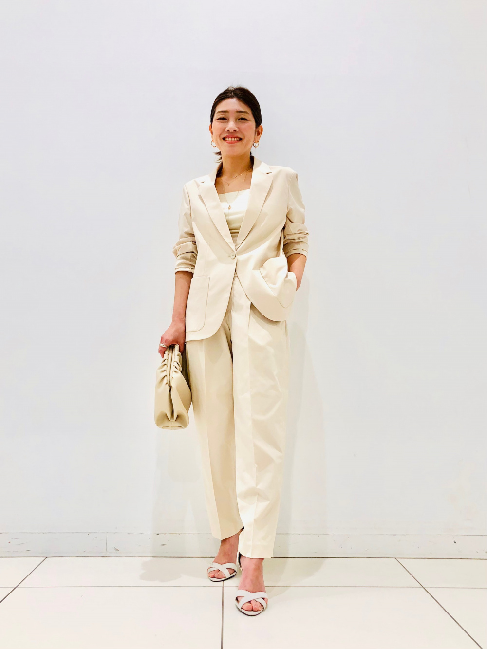 感動ジャケット セットアップ可能、コットンキャミソール」の着用