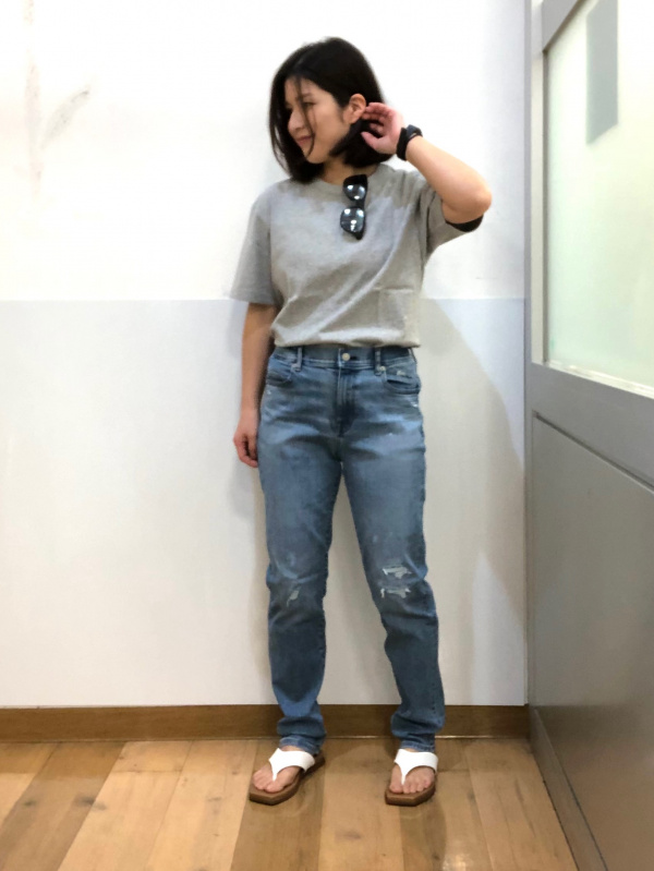 お気に入りの UNIQLO ダメージジーンズ