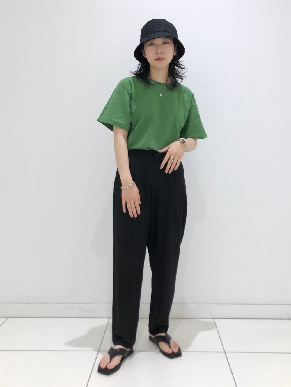 ニューヨークウィークエンドトリップ Ut グラフィックtシャツ 半袖 レギュラーフィット ギャザーワイドパンツ 丈標準59 61cm の着用 コーディネート ユニクロ