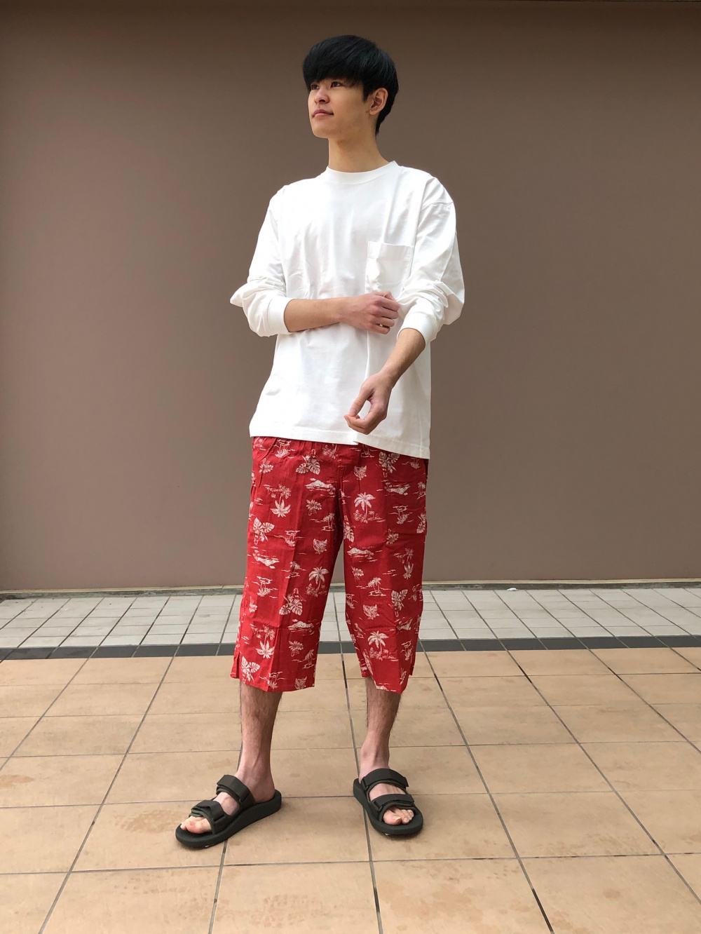 クルーネックt 長袖 2ストラップサンダル の着用コーディネート ユニクロ