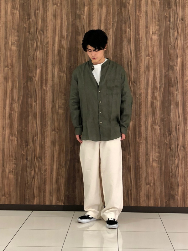 プレミアムリネンスタンドカラーシャツ（長袖）のコーディネート・着用