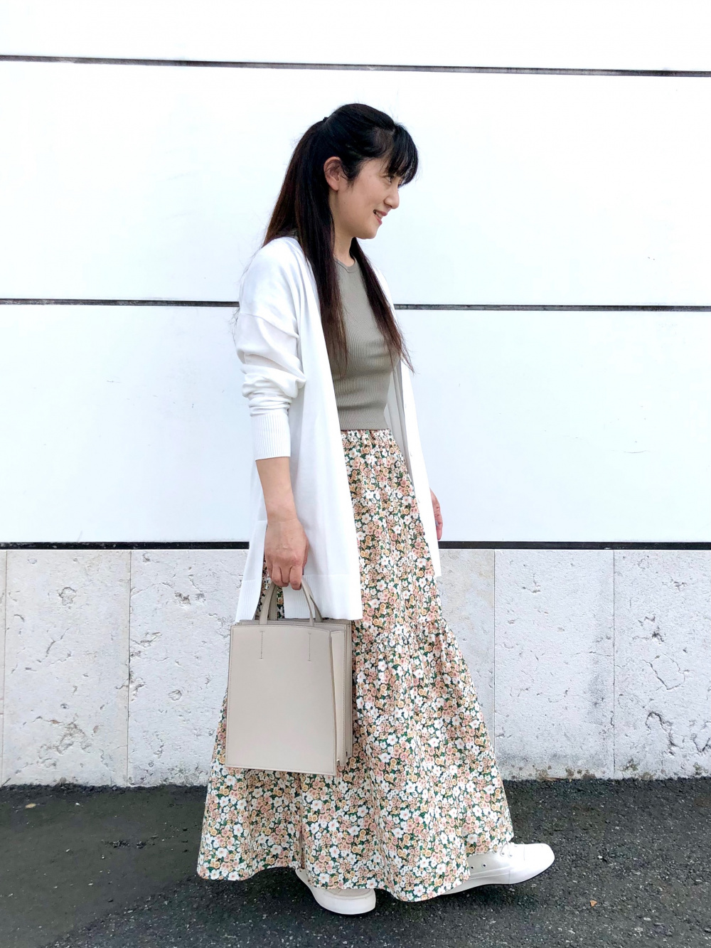 ポール ジョー ティアードスカート Uvカット ネックロングカーディガン 長袖 の着用コーディネート ユニクロ