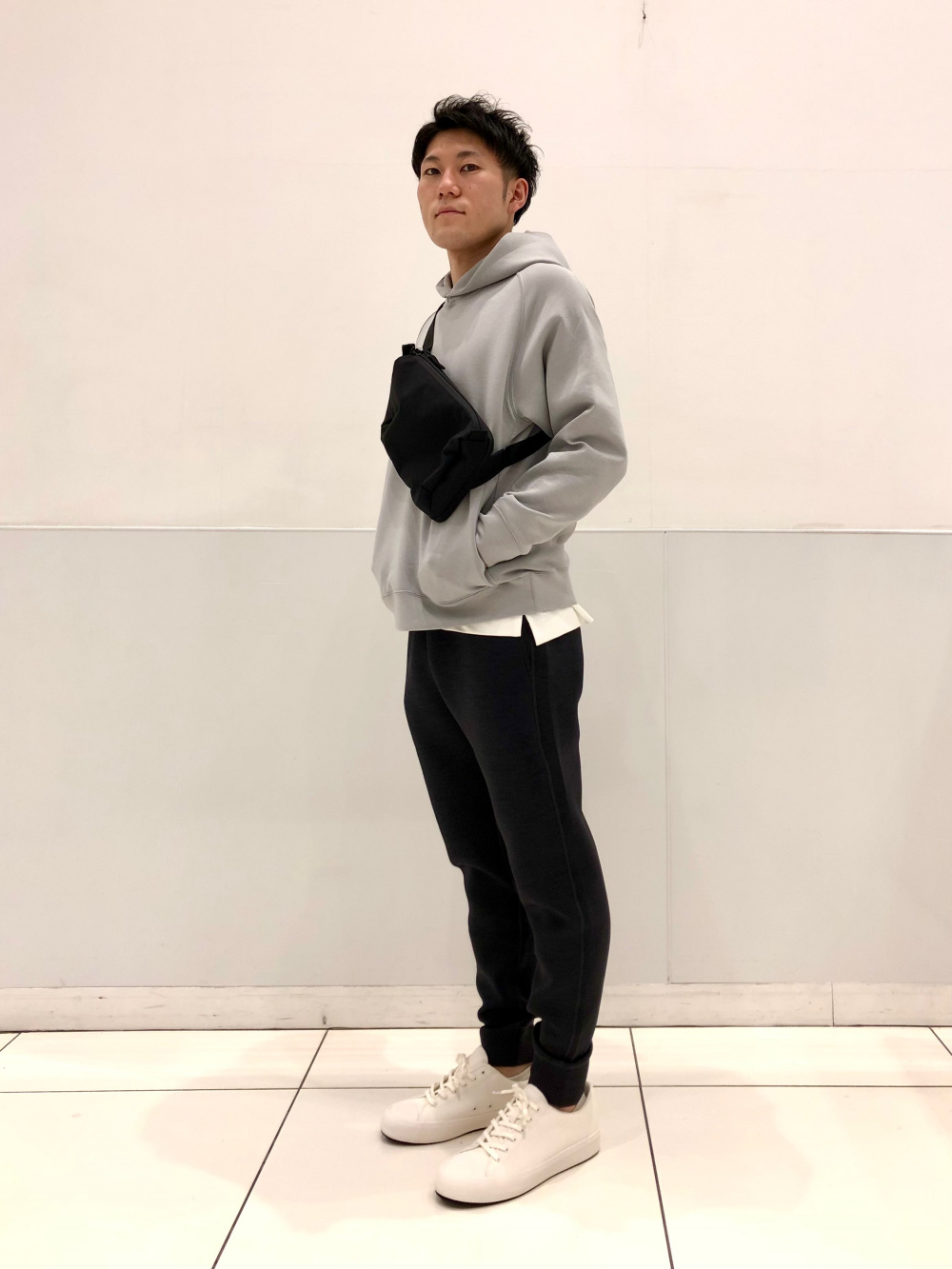 ウルトラストレッチドライスウェットパンツ 丈標準67 5 73 5cm ストレッチドライスウェットプルパーカ 長袖 の着用コーディネート ユニクロ