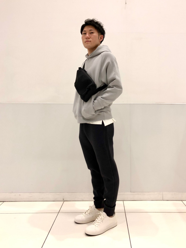 UNIQLO  ウルトラストレッチドライスウェットフルジップパーカ