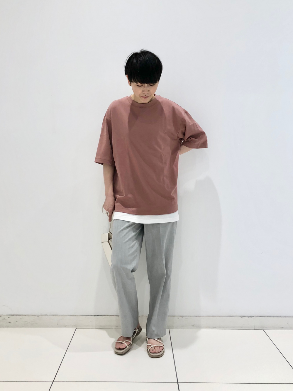 エアリズムコットンオーバーサイズtシャツ 5分袖 エアリズムuvカットフルジップパーカ 長袖 の着用コーディネート ユニクロ