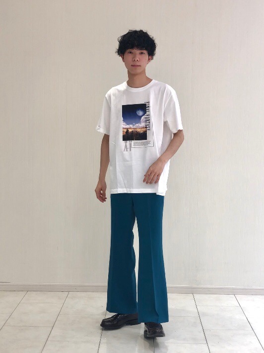 ポケモン ミーツ アーティスト 22 春夏 Ut グラフィックtシャツ コイキング 半袖 レギュラーフィット ドレープフレアパンツ 丈標準68 70cm の着用コーディネート ユニクロ