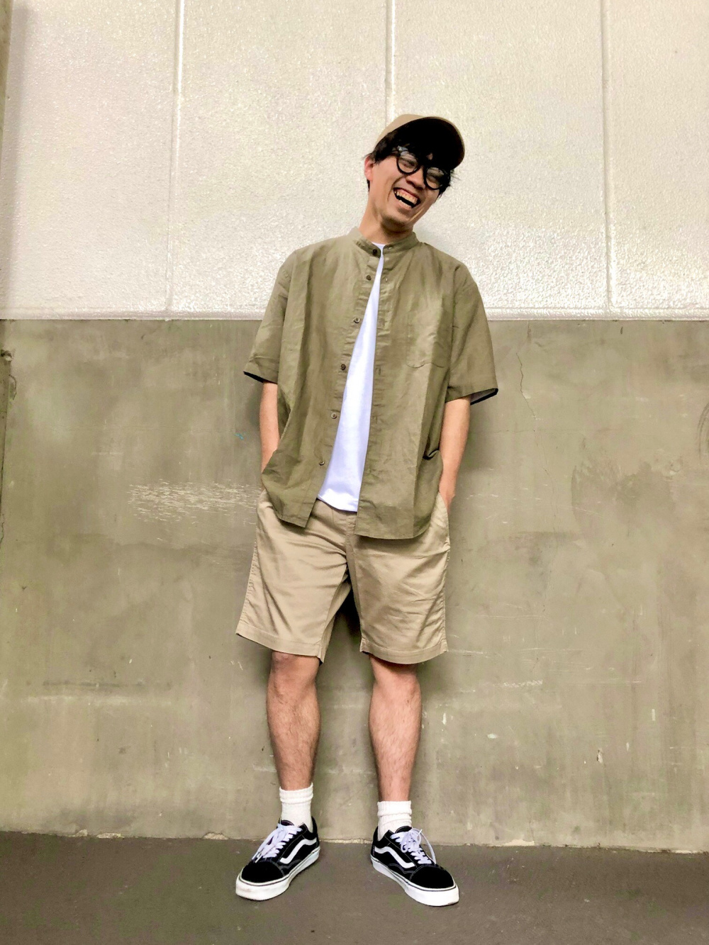 リネンコットンスタンドカラーシャツ 半袖 デニムワークシャツ 長袖 の着用コーディネート ユニクロ