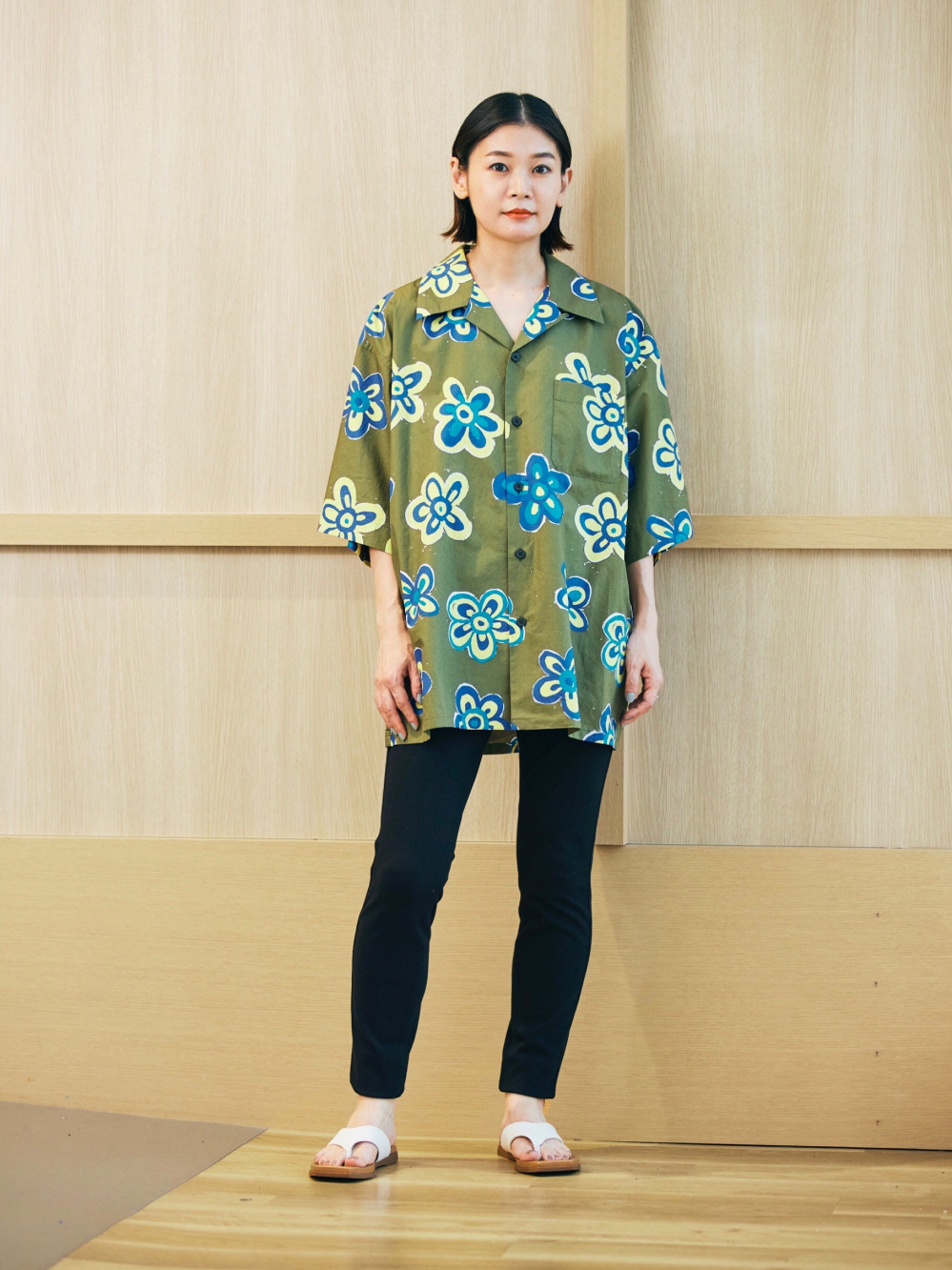 オーバーサイズオープンカラーシャツ 半袖 ウルトラストレッチハイライズレギンスパンツ の着用コーディネート ユニクロ