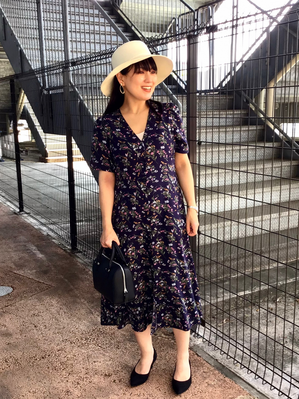 プリントvネックフレアワンピース 半袖 の着用コーディネート ユニクロ