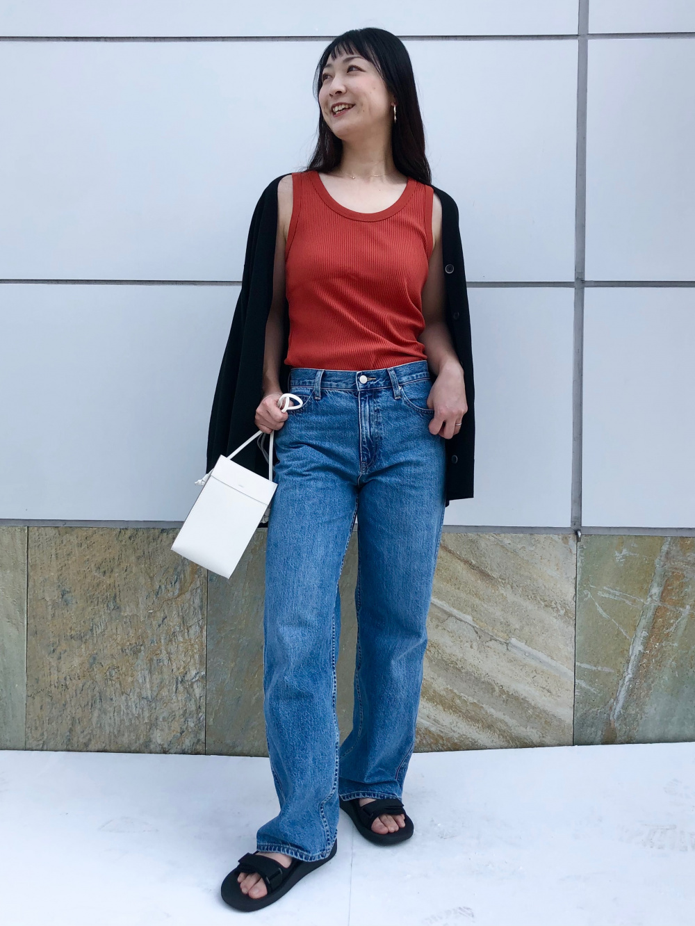 UVカットⅤネックロングカーディガン（長袖）、タックテーパードパンツ