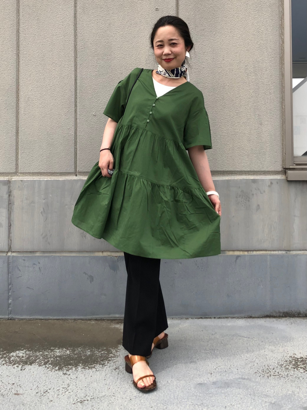 コットンティアードミニワンピース 半袖 の着用コーディネート ユニクロ