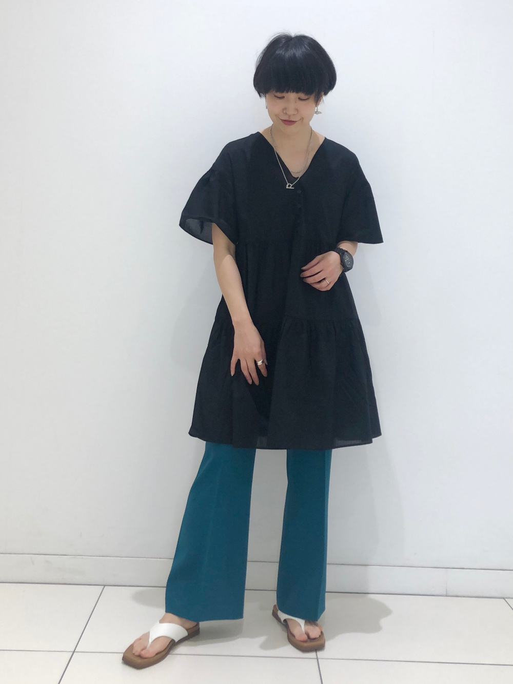 コットンティアードミニワンピース 半袖 ドレープフレアパンツ 丈標準68 70cm の着用コーディネート ユニクロ