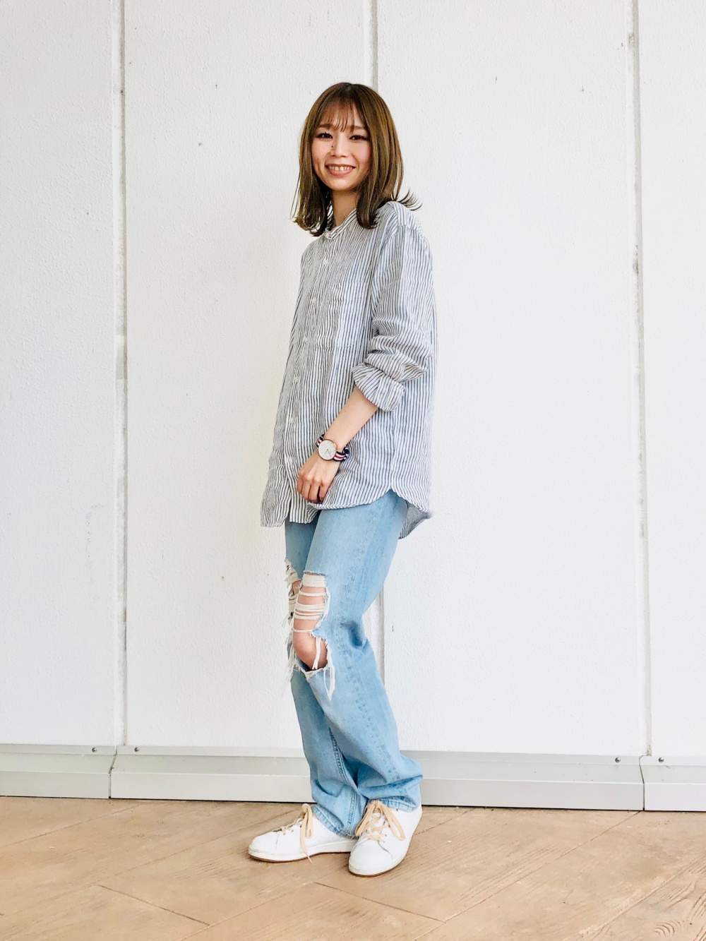 プレミアムリネンスタンドカラーストライプシャツ 長袖 ストレートハイライズジーンズ ダメージ 丈標準78 5cm の着用コーディネート ユニクロ