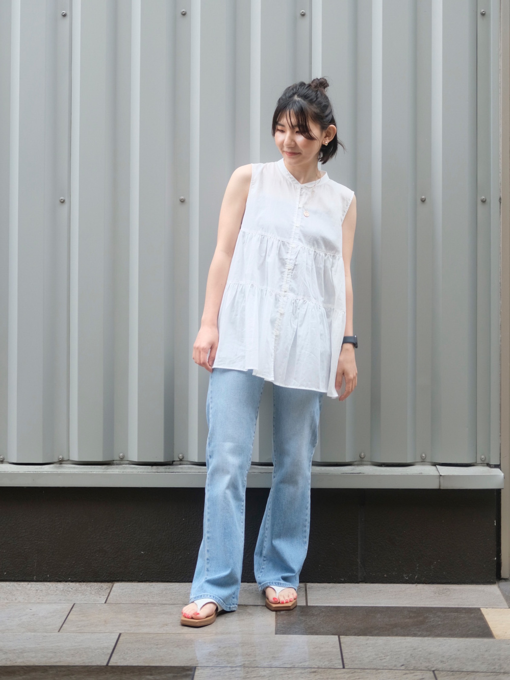 コットンギャザーブラウス ノースリーブ フレアハイライズジーンズ 標準丈73cm の着用コーディネート ユニクロ
