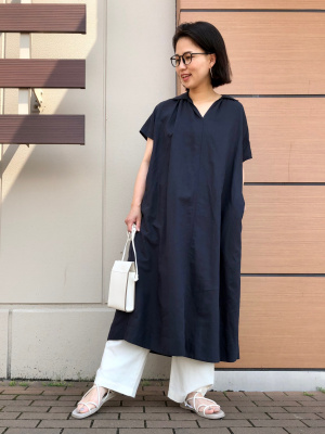 美品 アダムエロペ 麻 リネン混 カフタンワンピース 半袖 五分袖 ゆったり 黒 美品 アダムエロペ 麻 リネン混 カフタンワンピース 半袖 五分袖