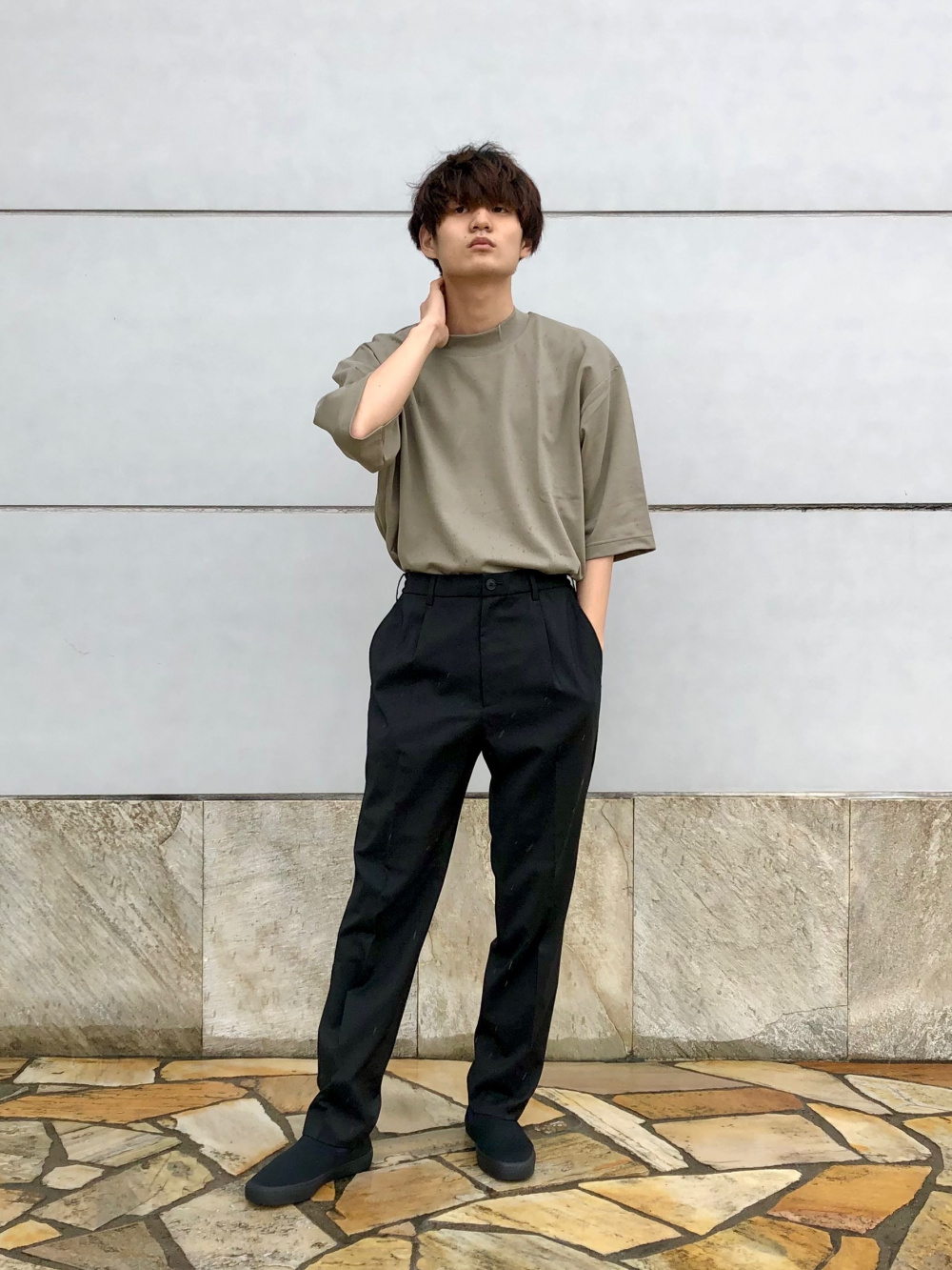 ☆新品未使用タグ付☆ユニクロ名作タックテーパードパンツM［ブラック］UNIQLO