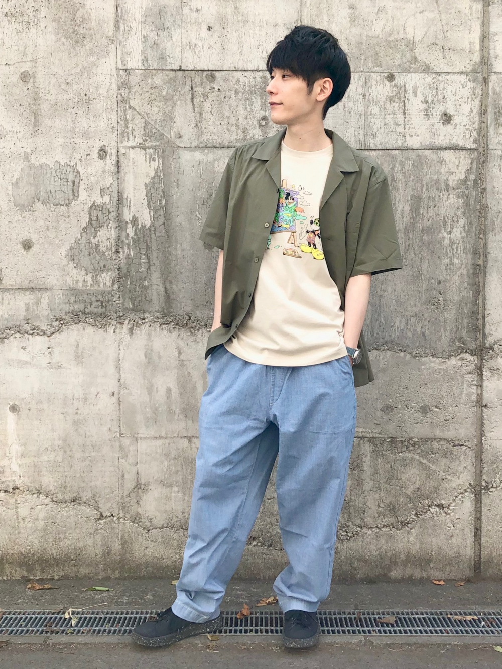 オープンカラーシャツ 半袖 ミッキー フレンズ アート バイ スティーブン ハリントン Ut グラフィックtシャツ 半袖 レギュラーフィット の着用コーディネート ユニクロ