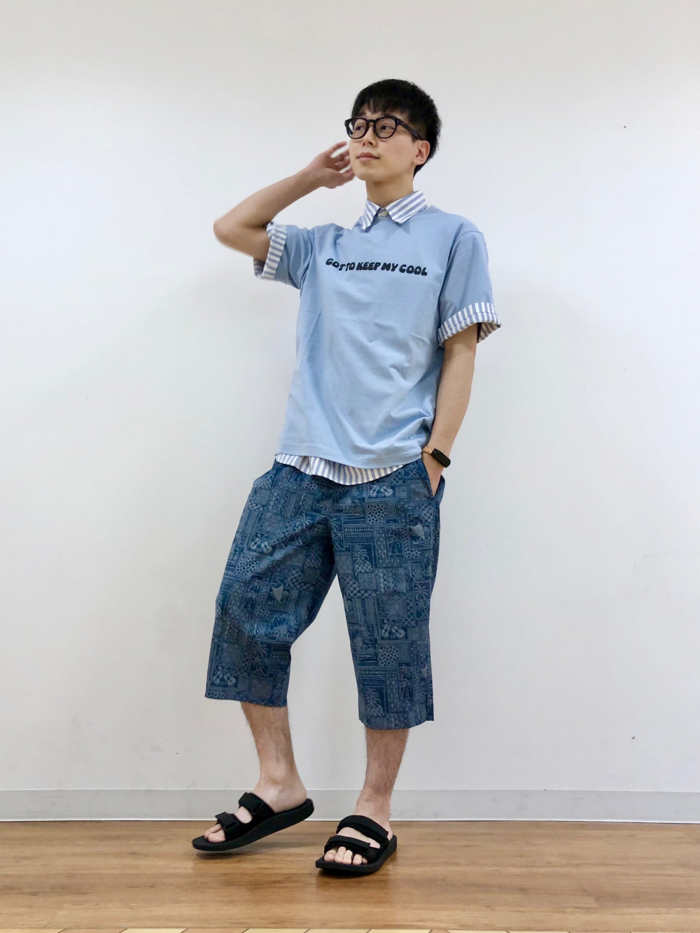 ミッキー フレンズ アート バイ スティーブン ハリントン Ut グラフィックtシャツ 半袖 レギュラーフィット 2ストラップサンダル の着用 コーディネート ユニクロ