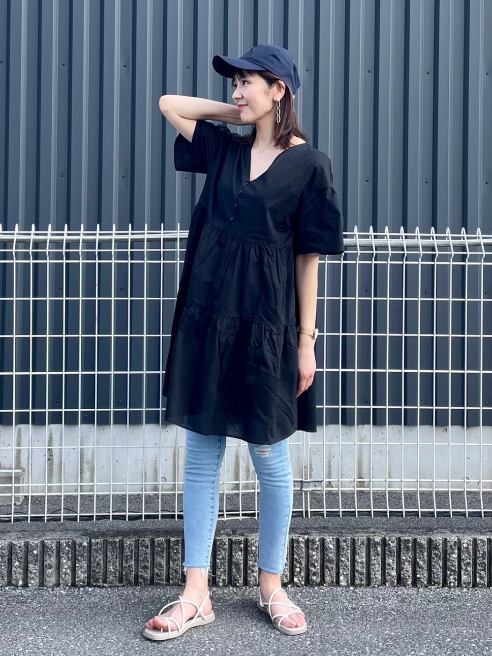 コットンティアードミニワンピース 半袖 ウルトラストレッチスキニーハイライズジーンズ ダメージ 丈標準70cm の着用コーディネート ユニクロ