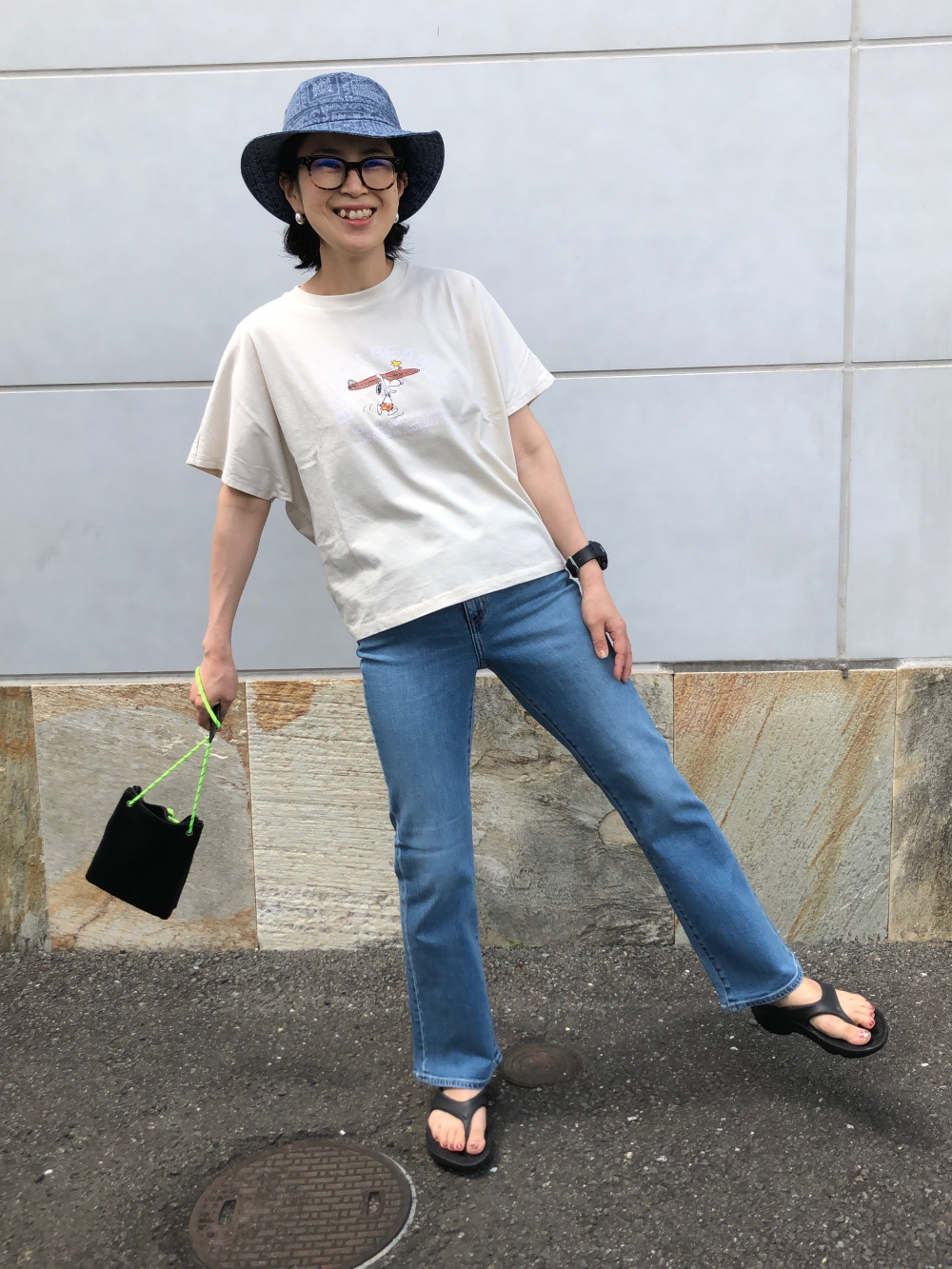 ピーナッツ × レインスプーナー イージーショートパンツ、ピーナッツ × レインスプーナー UT グラフィックTシャツ(半袖・ボクシーフィット)」の着用コーディネート| ユニクロ公式 ユニクロ ピーナッツ × レインスプーナー イージーショートパンツ