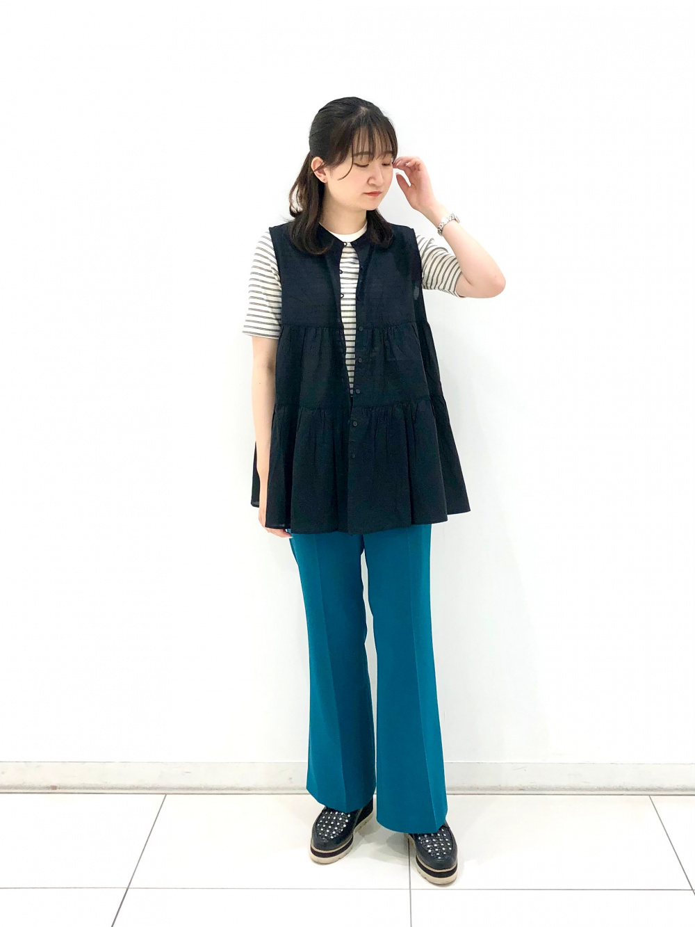 ユニクロ　ドレープフレアパンツ（丈標準68～70cm）5枚セット　新品未使用 ドレープフレアパンツ（丈標準68～70cm）」の着用コーディネート