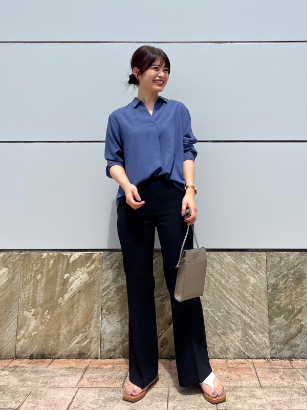 ドレープフレアパンツ（丈標準68～70cm）（レディース）の着用