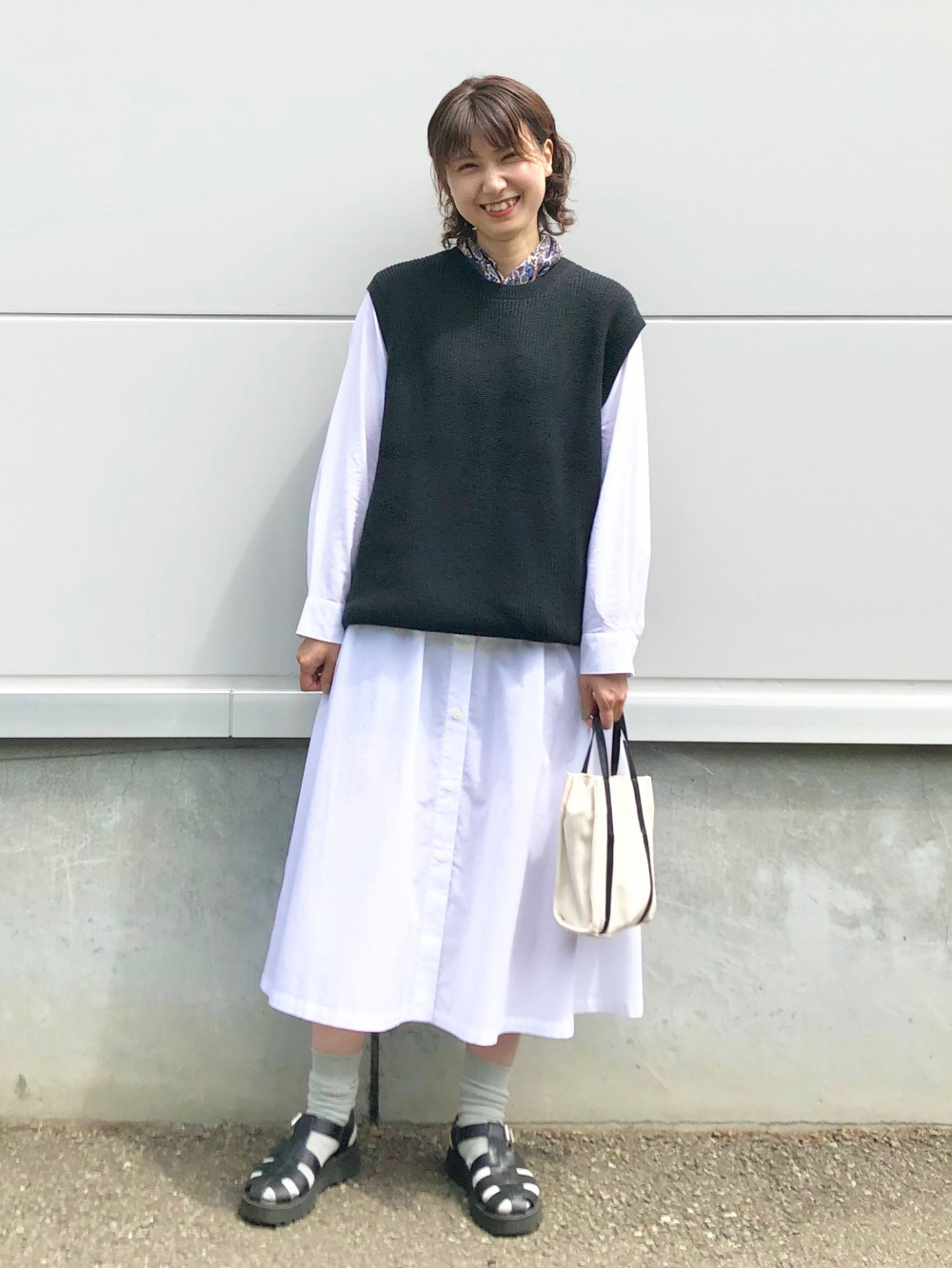 ストライプコットンaラインシャツワンピース 長袖 標準丈 111 121cm ミドルゲージクルーネックベスト の着用コーディネート ユニクロ